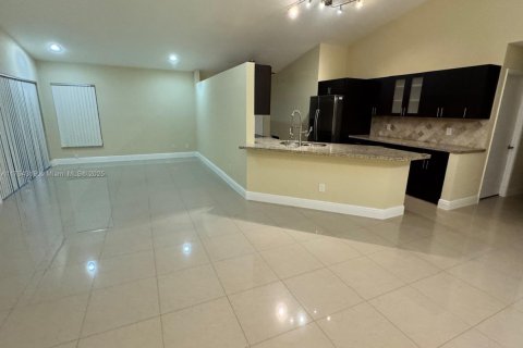 House in Pembroke Pines, Florida 3 bedrooms, 137.5 sq.m. № 1727736 - photo 21