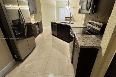 House in Pembroke Pines, Florida 3 bedrooms, 137.5 sq.m. № 1727736 - photo 6