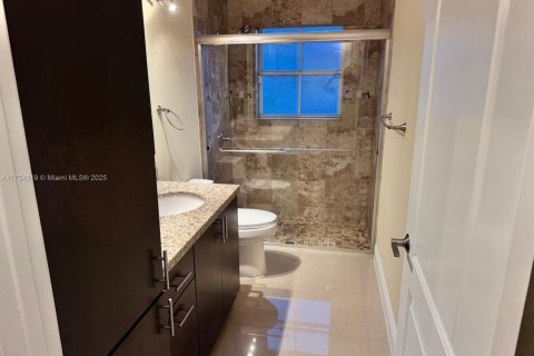 House in Pembroke Pines, Florida 3 bedrooms, 137.5 sq.m. № 1727736 - photo 8