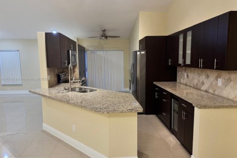 House in Pembroke Pines, Florida 3 bedrooms, 137.5 sq.m. № 1727736 - photo 22