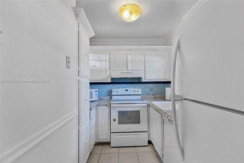 Снять в аренду кондоминиум в Форт-Лодердейл, Флорида 1 спальня, 63.17м2, № 1950081 - фото 2