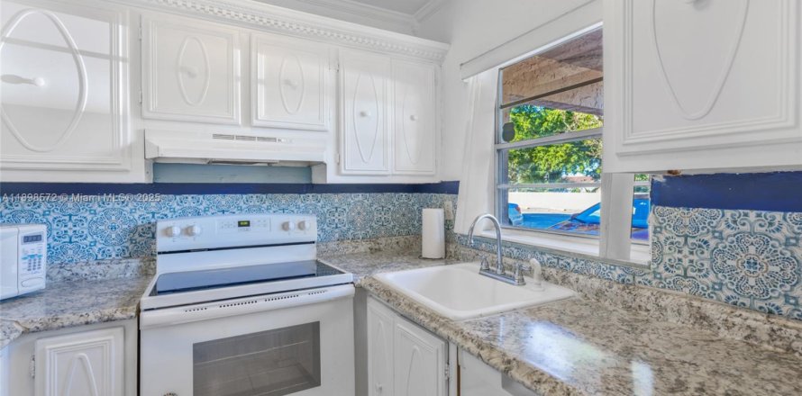 Кондоминиум с 1 спальней в Форт-Лодердейл, Флорида № 1950081