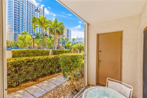 Снять в аренду кондоминиум в Форт-Лодердейл, Флорида 1 спальня, 63.17м2, № 1950081 - фото 8