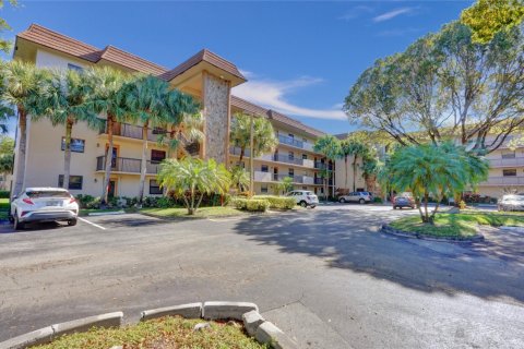 Купить кондоминиум в Тамарак, Флорида 2 спальни, 117.99м2, № 935277 - фото 1