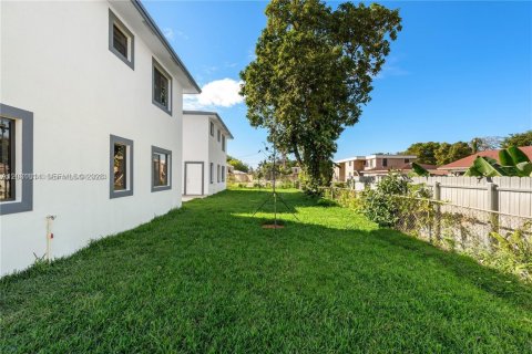 Casa en alquiler en Miami, Florida, 3 dormitorios, 110.37 m2 № 2085984 - foto 10