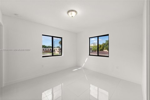 Casa en alquiler en Miami, Florida, 3 dormitorios, 110.37 m2 № 2085984 - foto 8
