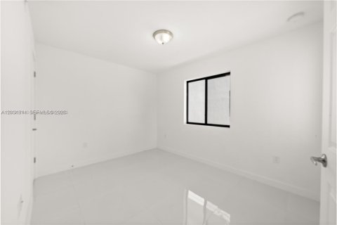 Casa en alquiler en Miami, Florida, 3 dormitorios, 110.37 m2 № 2085984 - foto 4