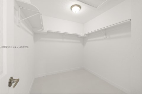 Casa en alquiler en Miami, Florida, 3 dormitorios, 110.37 m2 № 2085984 - foto 9