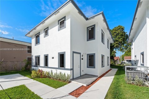 Casa en Miami, Florida 3 dormitorios, 110.37 m2 № 2085984
