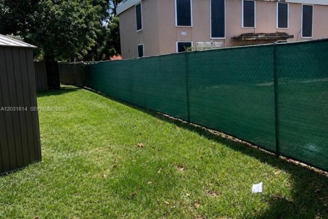Casa en alquiler en Miami, Florida, 3 dormitorios, 110.37 m2 № 2085984 - foto 12