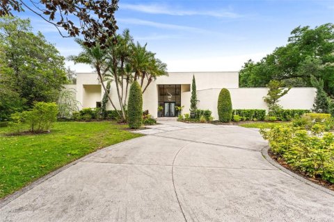 House in Longwood, Florida 8 bedrooms, 695.75 sq.m. № 1717292 - photo 1