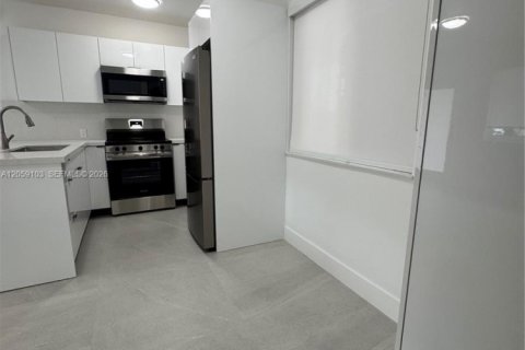 Condo in Hialeah, Florida, 1 bedroom  № 2169102 - photo 9