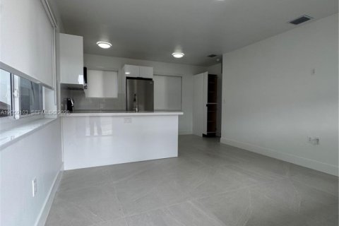 Condo in Hialeah, Florida, 1 bedroom  № 2169102 - photo 4