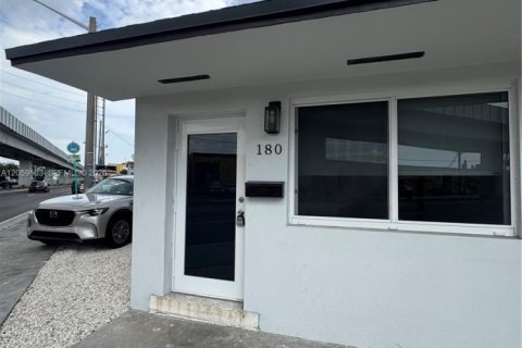 Condo in Hialeah, Florida, 1 bedroom  № 2169102 - photo 6