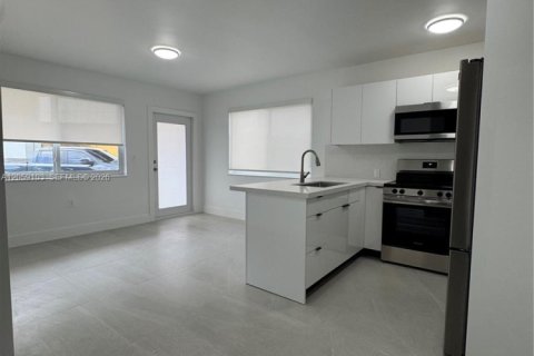 Condo in Hialeah, Florida, 1 bedroom  № 2169102 - photo 11