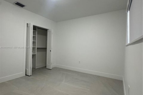 Condo in Hialeah, Florida, 1 bedroom  № 2169102 - photo 23