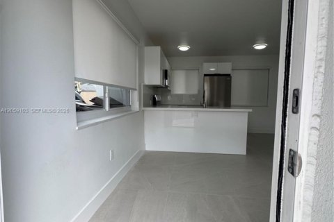 Condo in Hialeah, Florida, 1 bedroom  № 2169102 - photo 5