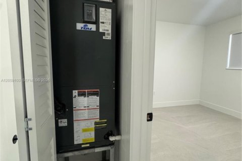 Condo in Hialeah, Florida, 1 bedroom  № 2169102 - photo 14
