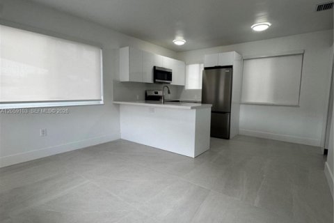 Condo in Hialeah, Florida, 1 bedroom  № 2169102 - photo 3