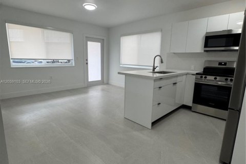 Condo in Hialeah, Florida, 1 bedroom  № 2169102 - photo 10
