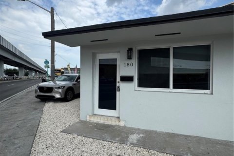 Condo in Hialeah, Florida, 1 bedroom  № 2169102 - photo 7