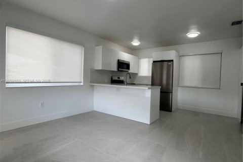 Condo in Hialeah, Florida, 1 bedroom  № 2169102 - photo 16