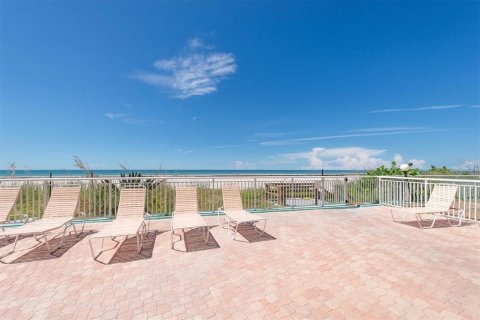 Condo in Indian Shores, Florida, 1 bedroom  № 2098181 - photo 24