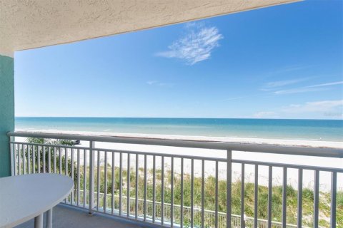 Condo in Indian Shores, Florida, 1 bedroom № 2098181