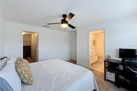 House in Davenport, Florida 4 bedrooms, 151.15 sq.m. № 2425558 - photo 25