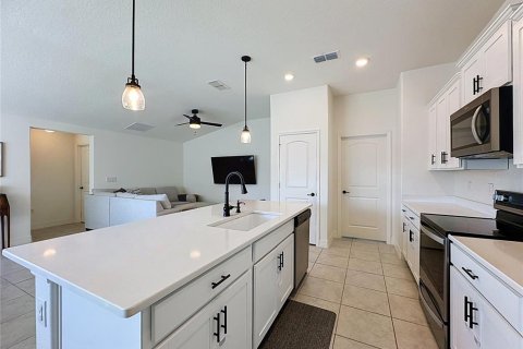 House in Davenport, Florida 4 bedrooms, 151.15 sq.m. № 2425558 - photo 7