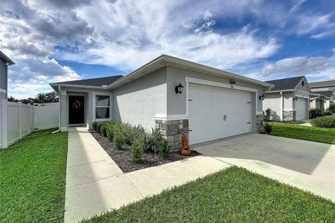 House in Davenport, Florida 4 bedrooms, 151.15 sq.m. № 2425558