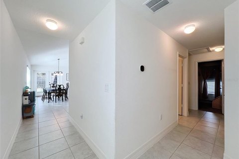 House in Davenport, Florida 4 bedrooms, 151.15 sq.m. № 2425558 - photo 4