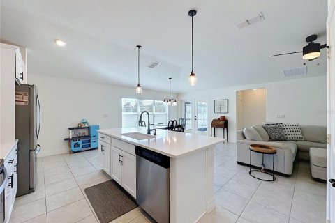 House in Davenport, Florida 4 bedrooms, 151.15 sq.m. № 2425558 - photo 11
