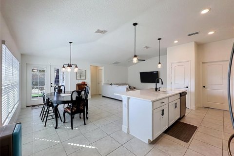 House in Davenport, Florida 4 bedrooms, 151.15 sq.m. № 2425558 - photo 5