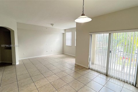 Copropriété à louer à Doral, Floride: 2 chambres, 104.33 m2 № 2065216 - photo 7