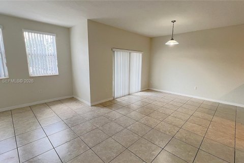 Copropriété à louer à Doral, Floride: 2 chambres, 104.33 m2 № 2065216 - photo 3