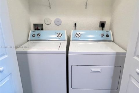 Copropriété à louer à Doral, Floride: 2 chambres, 104.33 m2 № 2065216 - photo 9