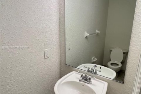 Copropriété à louer à Doral, Floride: 2 chambres, 104.33 m2 № 2065216 - photo 8