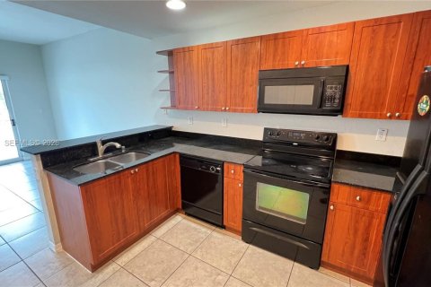 Copropriété à louer à Doral, Floride: 2 chambres, 104.33 m2 № 2065216 - photo 5