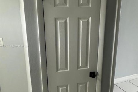 Copropriété à louer à Miami, Floride: 1 chambre, 83.43 m2 № 1966700 - photo 6