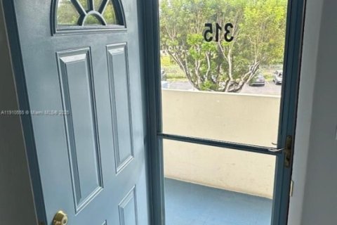 Copropriété à louer à Miami, Floride: 1 chambre, 83.43 m2 № 1966700 - photo 3