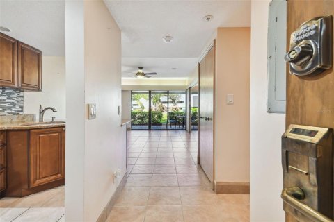 Condominio en venta en Palm Harbor, Florida, 1 dormitorio, 56.67 m2 № 1419395 - foto 2