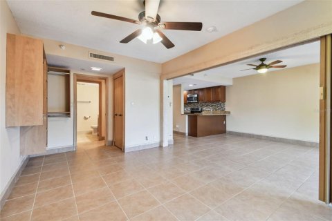 Condo in Palm Harbor, Florida, 1 bedroom  № 1419395 - photo 13