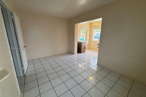 Casa en alquiler en Hollywood, Florida, 1 dormitorio, 245.26 m2 № 1932313 - foto 4