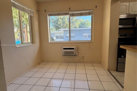 Casa en alquiler en Hollywood, Florida, 1 dormitorio, 245.26 m2 № 1932313 - foto 10
