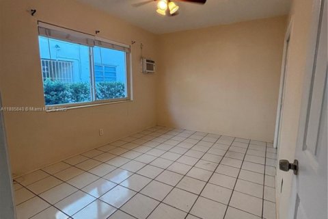 Casa en alquiler en Hollywood, Florida, 1 dormitorio, 245.26 m2 № 1932313 - foto 11