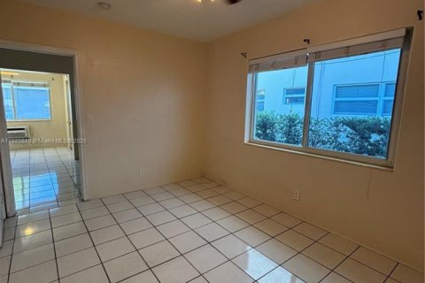 Casa en alquiler en Hollywood, Florida, 1 dormitorio, 245.26 m2 № 1932313 - foto 3
