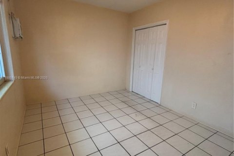 Casa en alquiler en Hollywood, Florida, 1 dormitorio, 245.26 m2 № 1932313 - foto 8