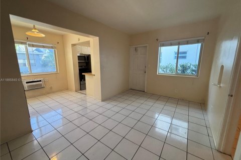 Casa en alquiler en Hollywood, Florida, 1 dormitorio, 245.26 m2 № 1932313 - foto 1