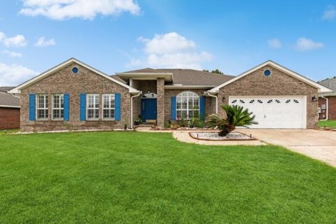 House in Crestview, Florida 4 bedrooms, 274.06 sq.m. № 564511 - photo 1